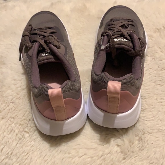 Nike - Picture 5 of 6